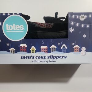 Isotoner Totes Men's Hard Sole Black And Red Plaid Slippers Medium 8-9